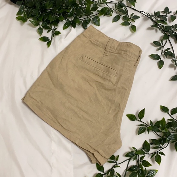 Old Navy beige linen shorts - Picture 2 of 4